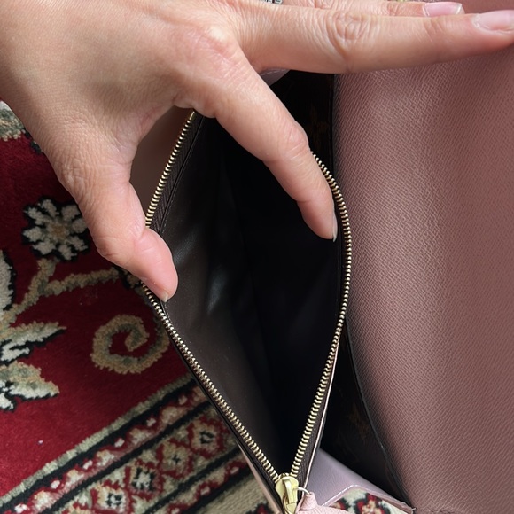 LV Emilie Wallet - Picture 6 of 11